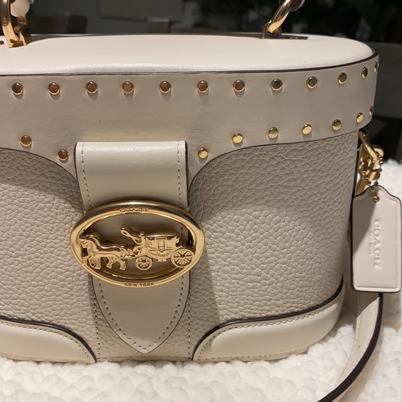 Coach bucket purse - Picture 2 of 11